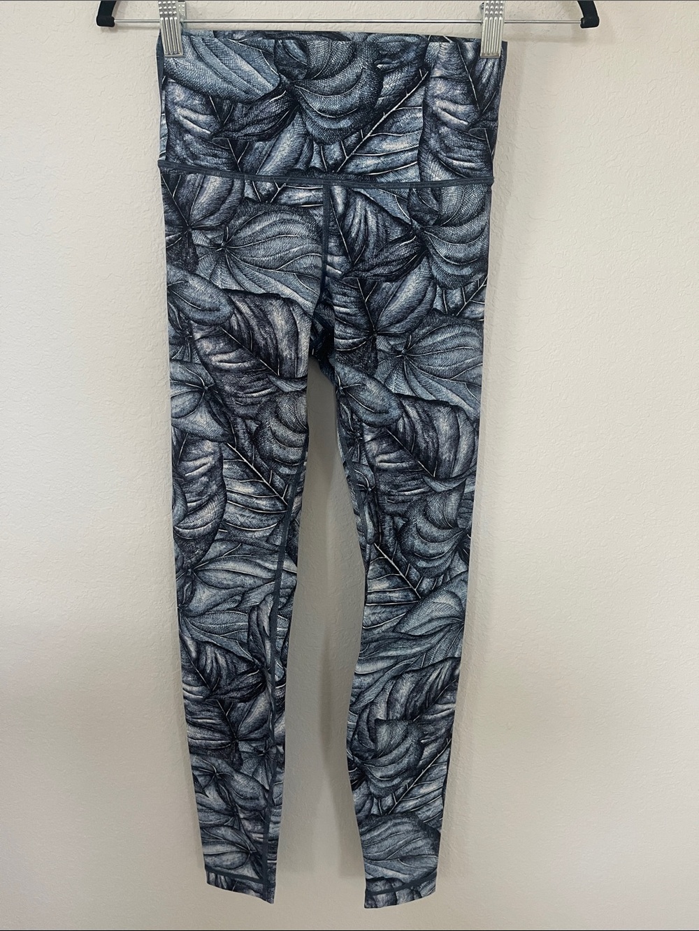 Lululemon Wunder Under High Rise‎ Luxtreme Leggings Size 6 Leaf Print 27”